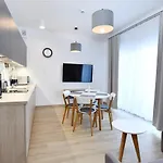 Sunset Resort, Nadmorska 106