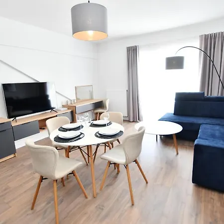 Sunset Resort, Nadmorska 106