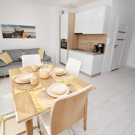 Sunset Resort, Nadmorska 106