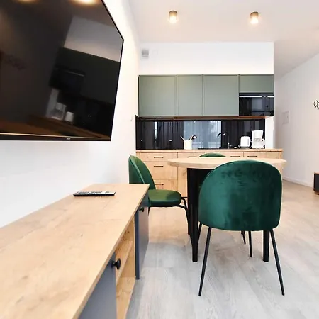 Sunset Resort, Nadmorska 106