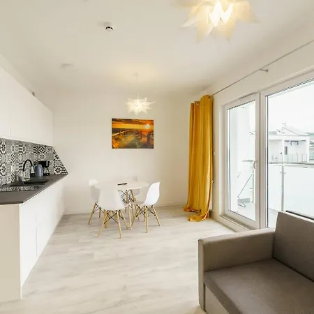 Sunset Resort, Nadmorska 106