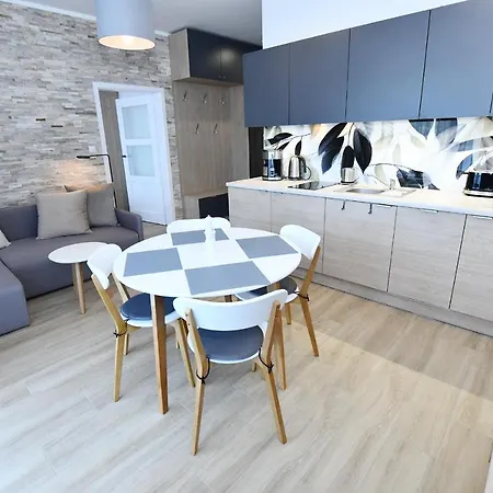 Sunset Resort, Nadmorska 106