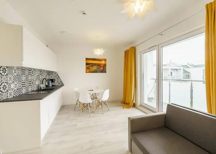 Sunset Resort, Nadmorska 106